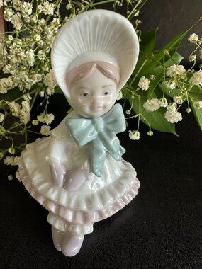Lladró #06263 "Little Doll" Porcelain Figurine Ornament(1995)Santa's Work Shop